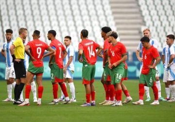 “تاريخياً: المغرب يتغلب على الأرجنتين 2-1 في أولمبياد باريس بعد استخدام VAR.”
