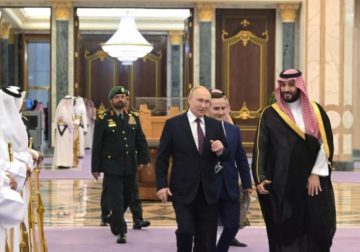ولي العهد السعودي يجري اتصالاً هاتفياً بالرئيس الروسي لتعزيز العلاقات الثنائية والتعاون المشترك