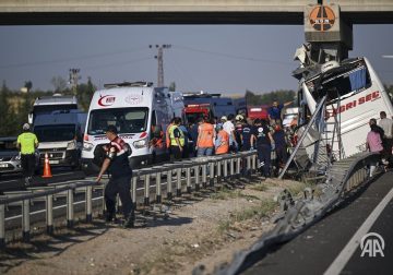 مقتل 9 أشخاص وإصابة 26 آخرين في حادث حافلة على جسر في أنقرة