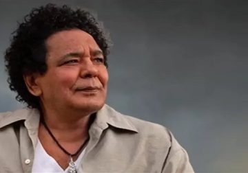 نقل الفنان المصري محمد منير إلى المستشفى بعد تدهور حالته الصحية